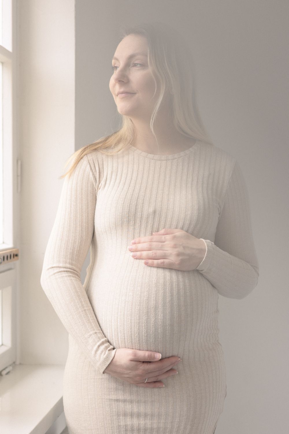 Odottaja, tuleva äiti, raskaus, odotus. Odotuskuvaus, raskauskuvaus, äitiys. Odotuskuvaus studiolla Vantaa. Mom to be