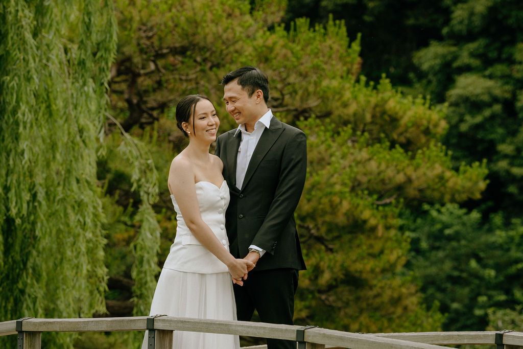 pre wedding couple photography at Shinjuku Gyoen