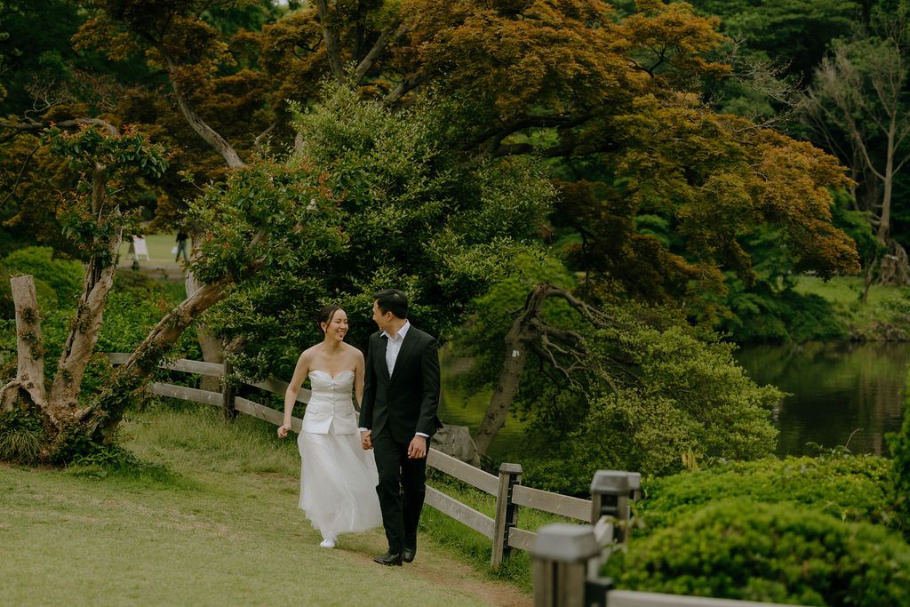 pre wedding couple photography at Shinjuku Gyoen