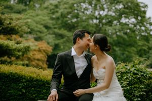 pre wedding couple photography at Shinjuku Gyoen