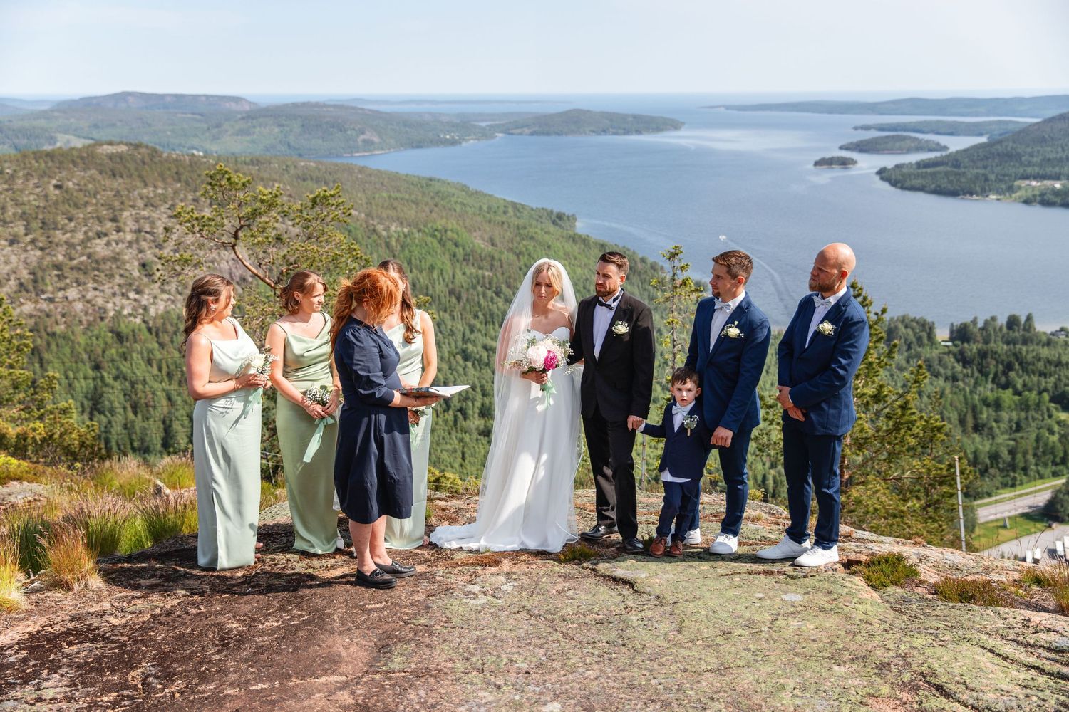 Bröllopsfotograf Sundsvall. Bröllopsfotograf Härnösand. Bröllopsfotograf kramfors.  Bröllopsfotograf Timrå. Lantligt bröllop. .