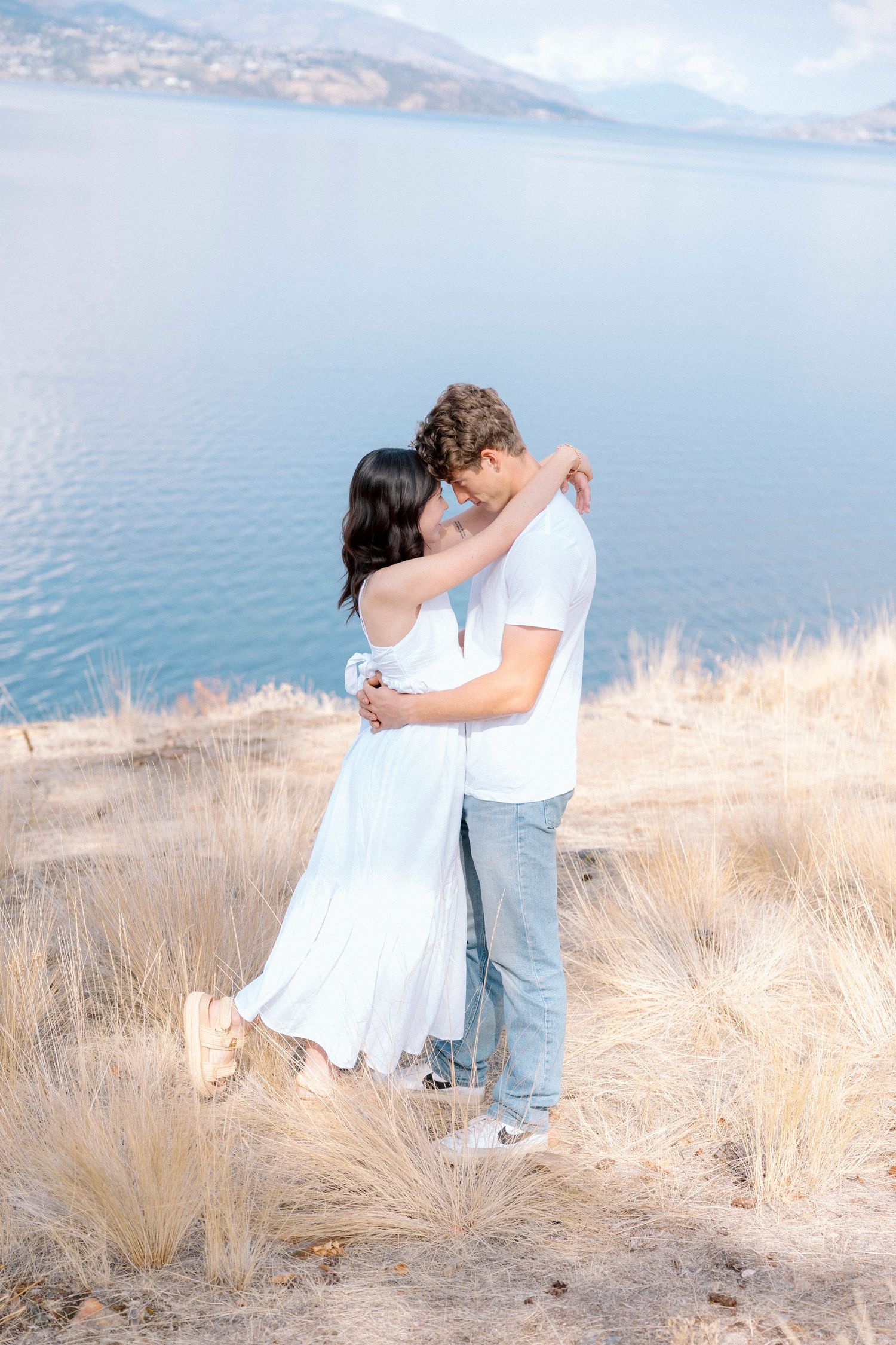 Elopement ceremony by a secluded lake in Kelowna surrounded by nature