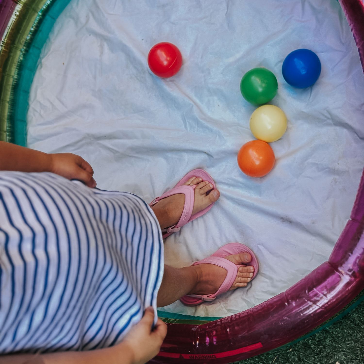 fotografía niños con juguetes