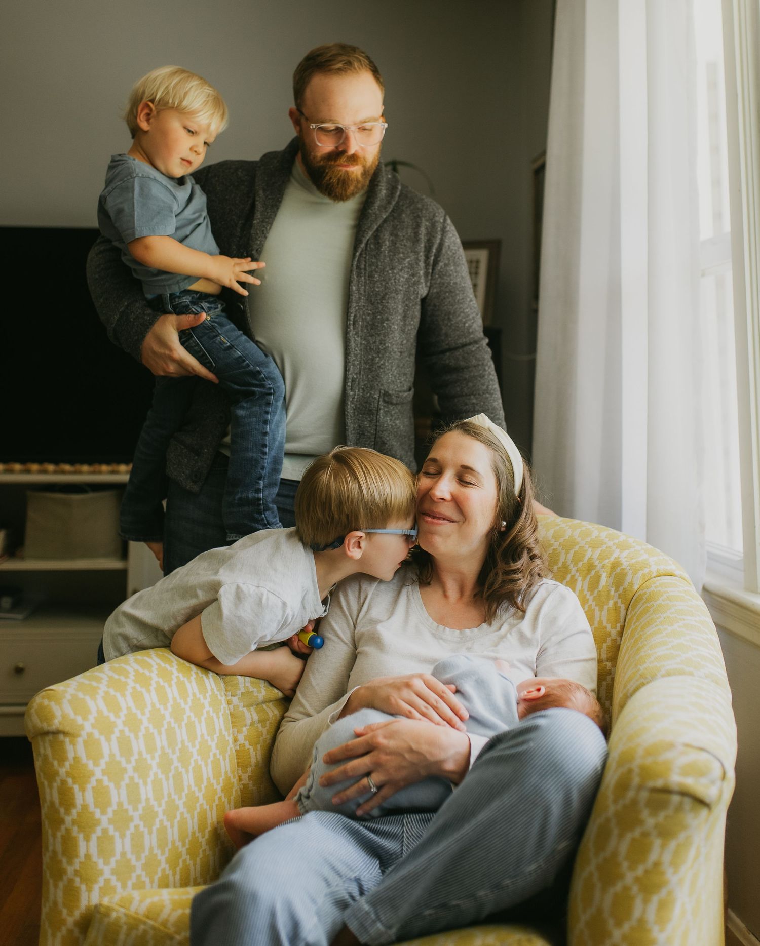 cozy Knoxville newborn photo session at home