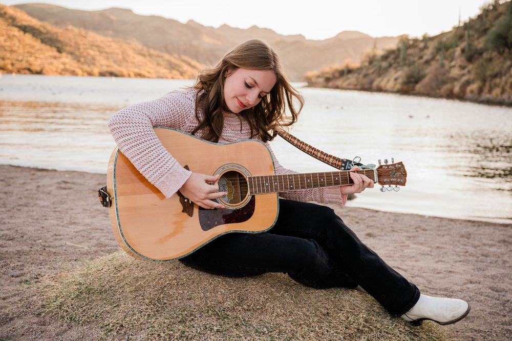 Gilbert Arizona photographer Melissa Maxwell of Jubilee Family Photography. Senior girl playing guitar at Butcher Jones Recreation Area.