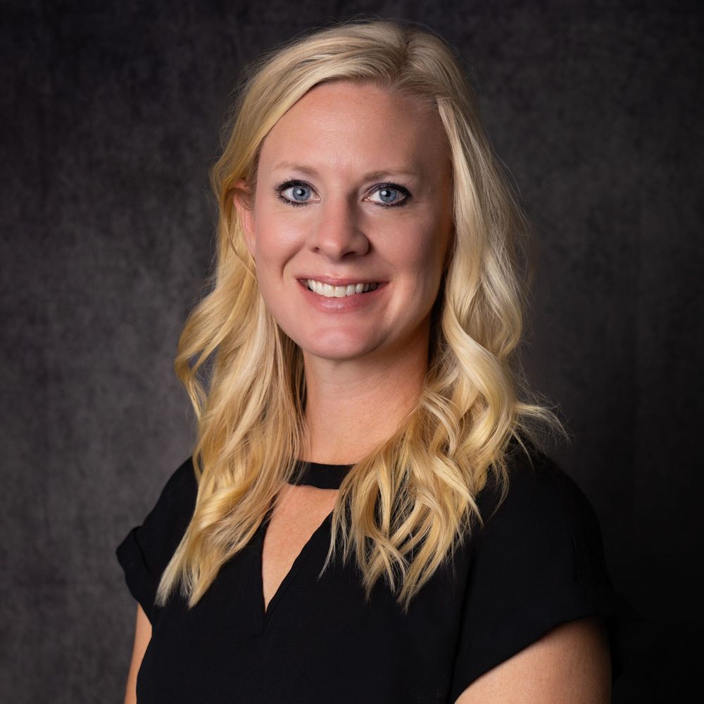 Truly Juli Photography headshot of a female who works for an accounting firm in Sioux City