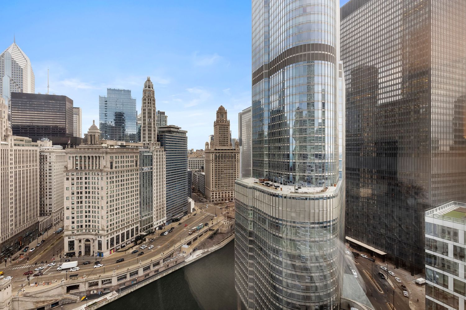 Aerial photo of the Chicago Riverwalk in winter.