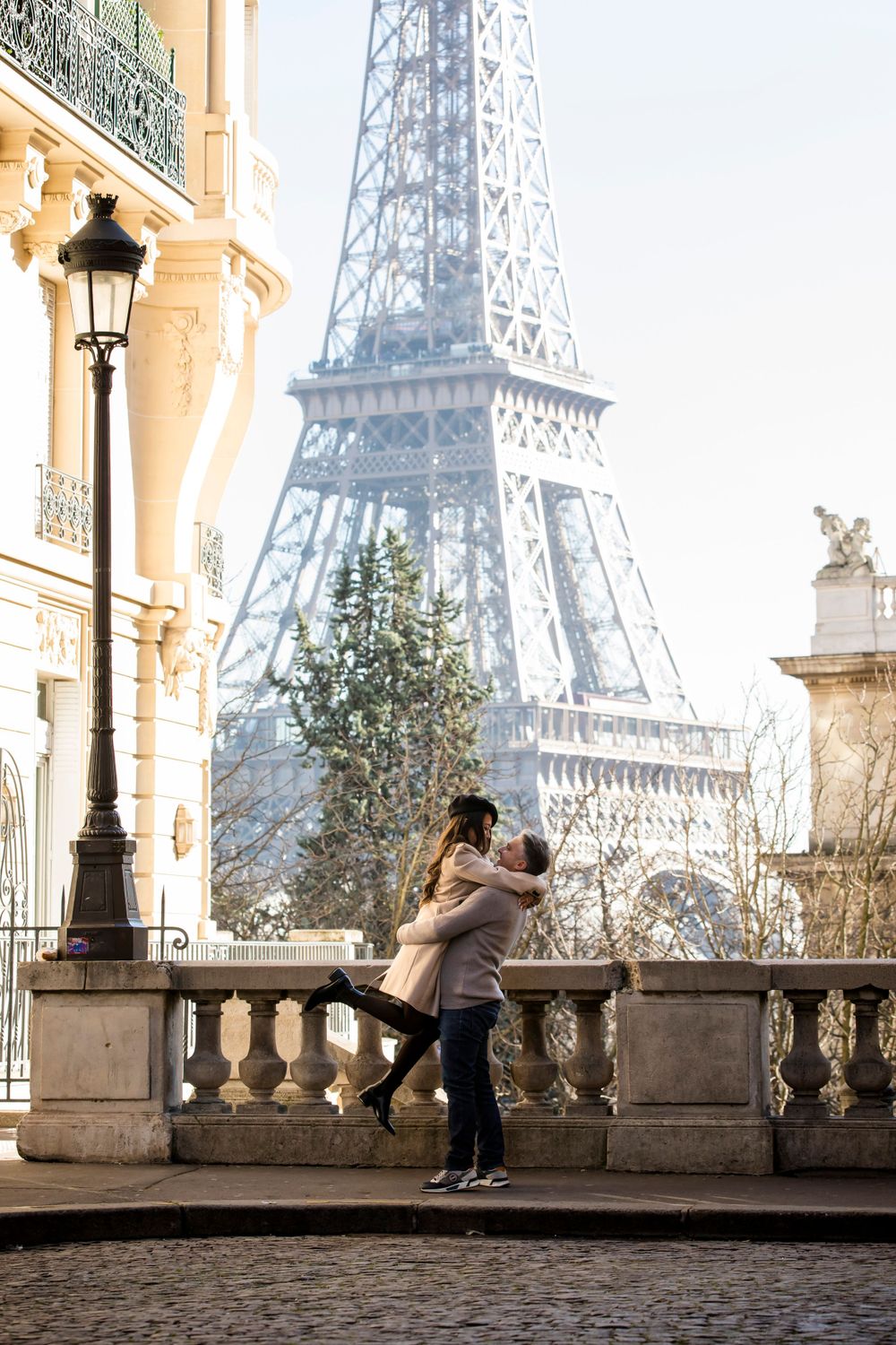 VIP Paris sightseeing photo tour in a private van with Picmytrip Paris.