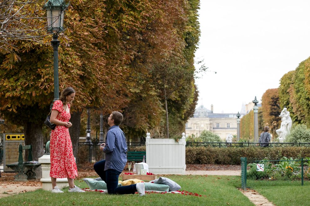 Iconic Paris engagement moment: The "Yes" at sunrise with Julien LB.