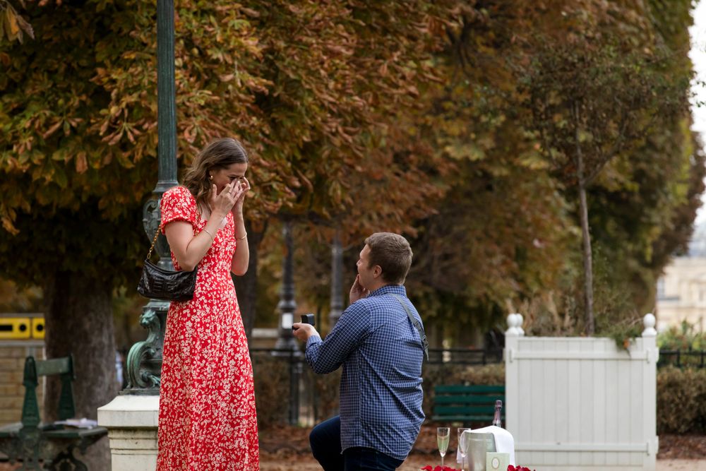 Stealth "Paparazzi style" proposal photography at a gem spot garden by Picmytrip Paris.