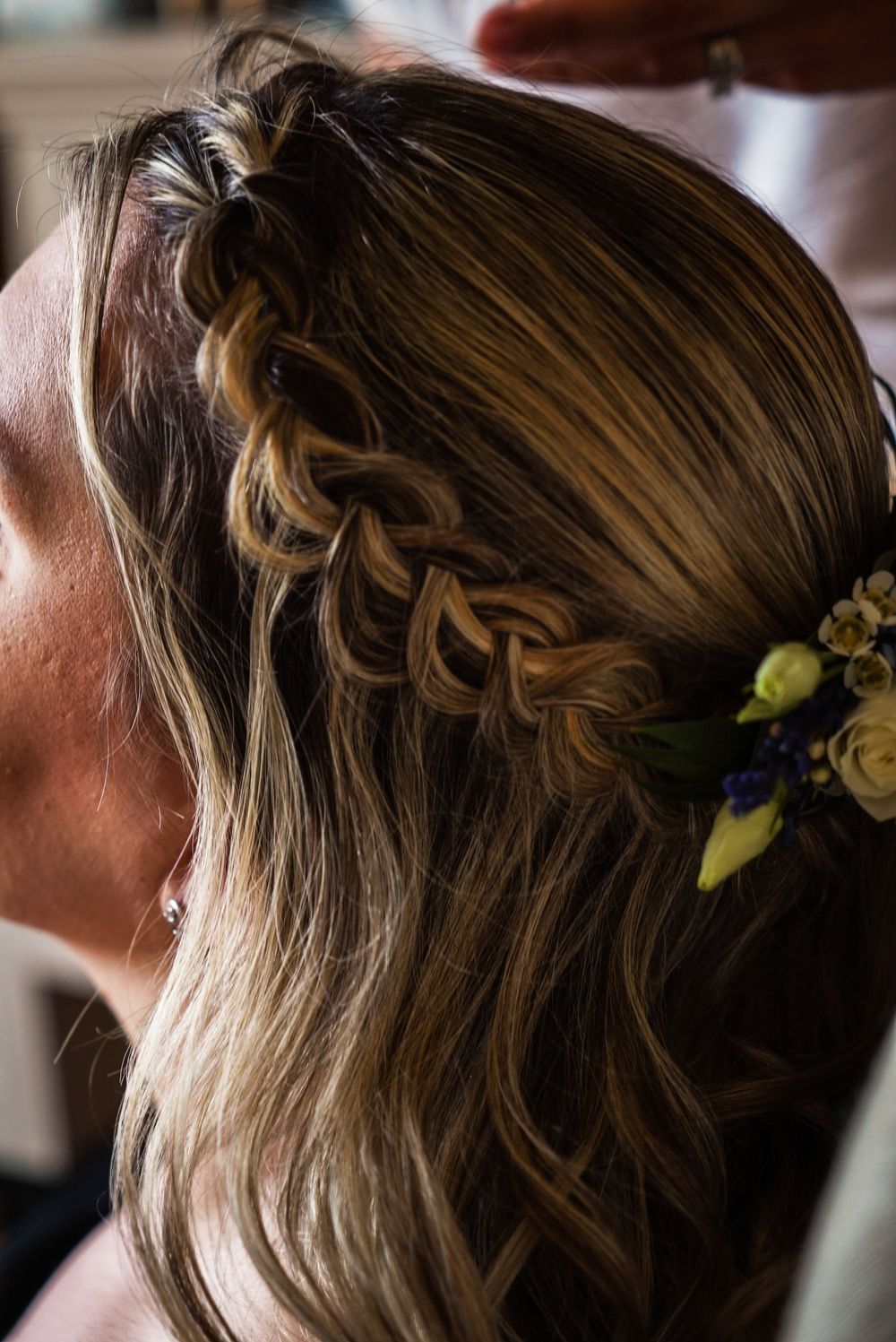 Photo de mariage, préparation de la mariée, par Chloé Cabanes