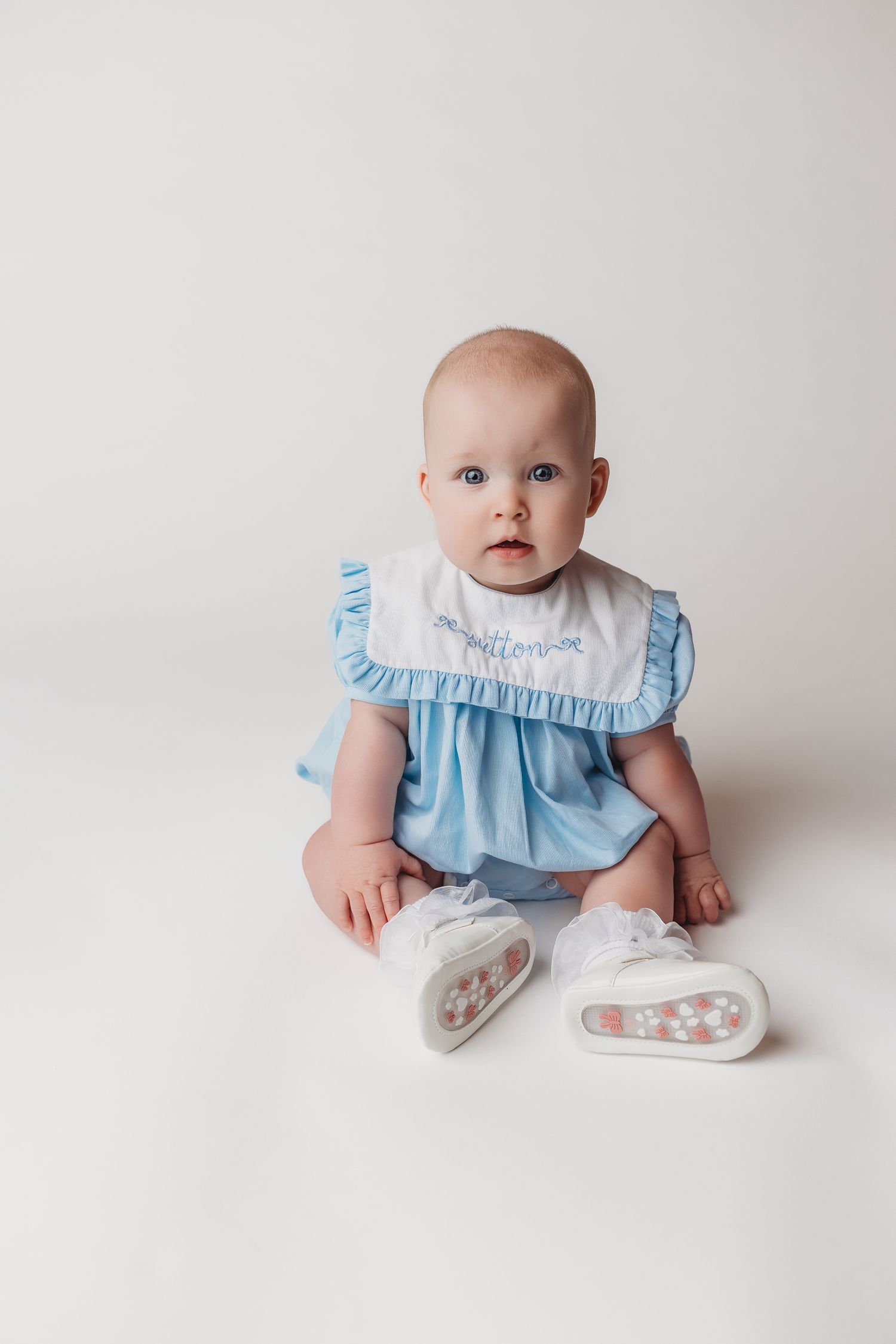studio milestone photo 6 month old girl