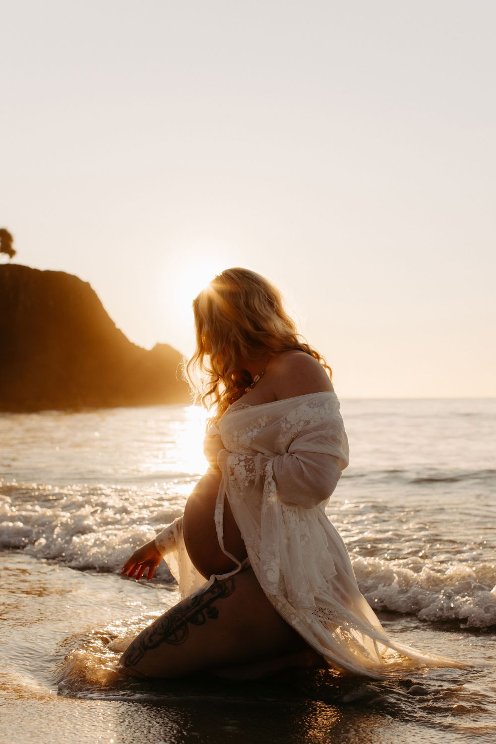 natural maternity photographer gold coast Dreamtime Beach