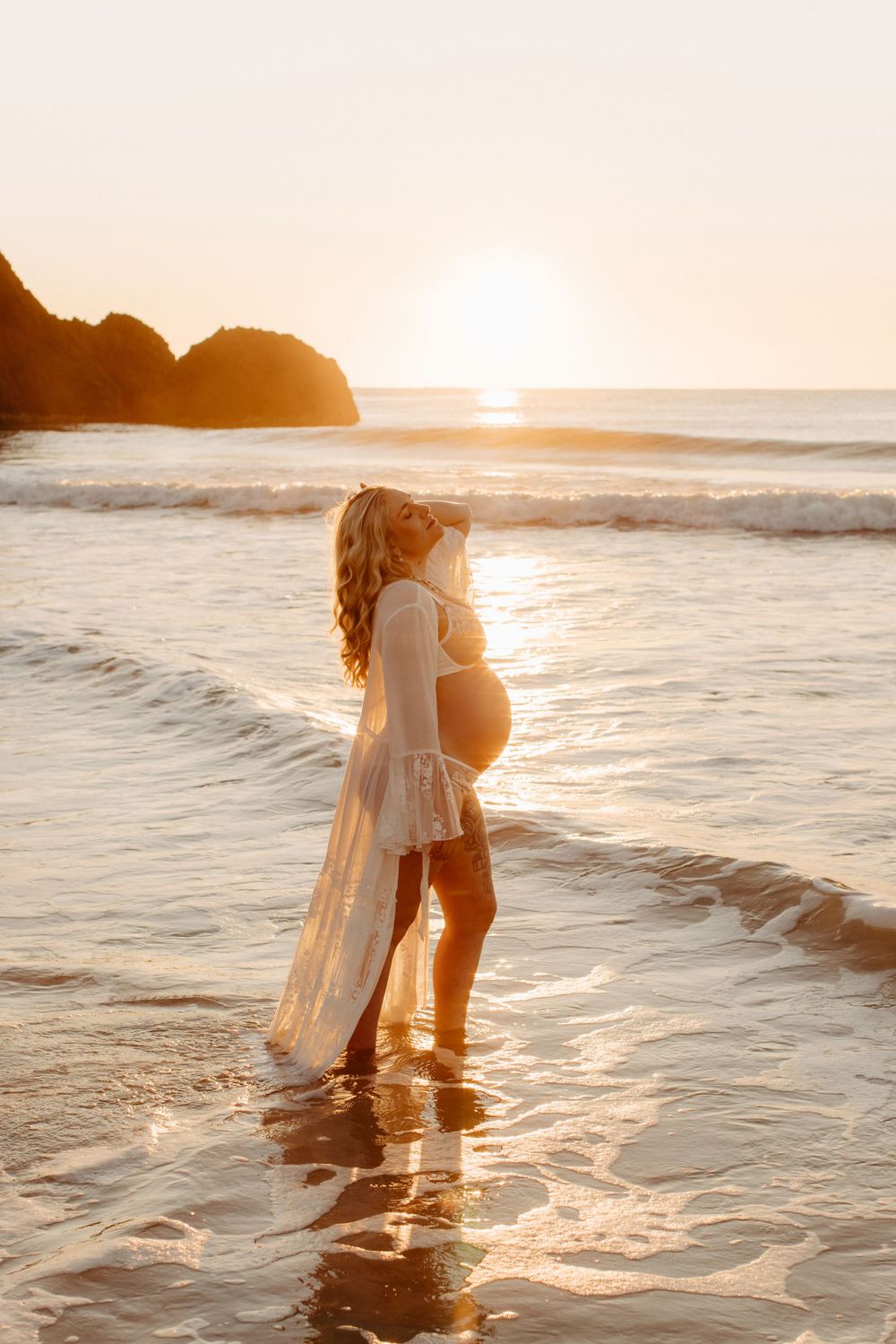 natural maternity photographer gold coast Dreamtime Beach