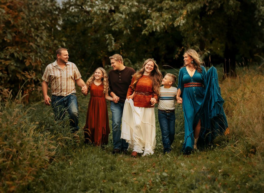 Family and couple photography, family photoshoot, family photo session, photos in Iowa, photographer in Iowa and Minnesota