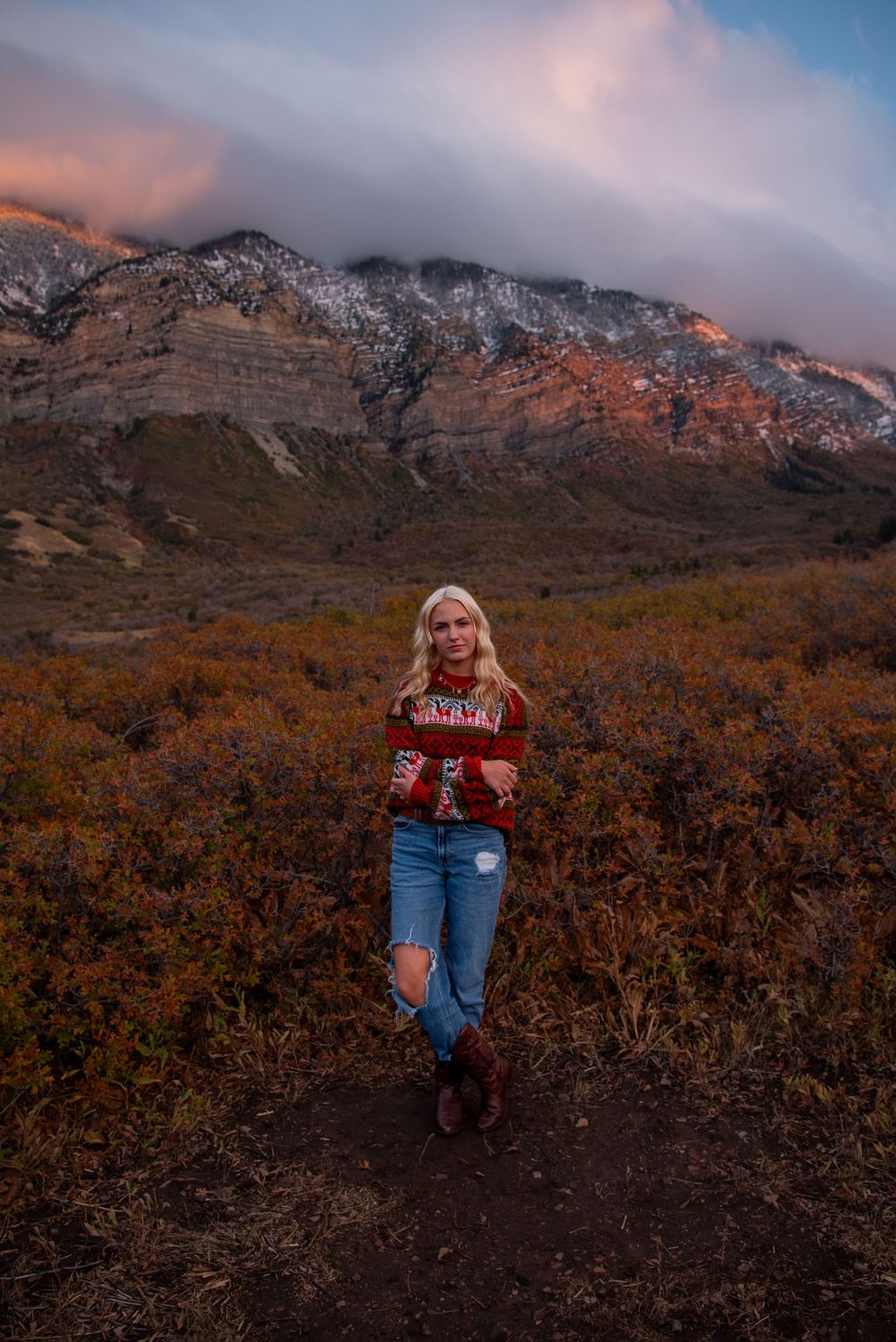 Utah senior photos. Fall, true to color, provo utah. Central Utah