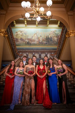 Homecoming photography at the Iowa State Capital building.