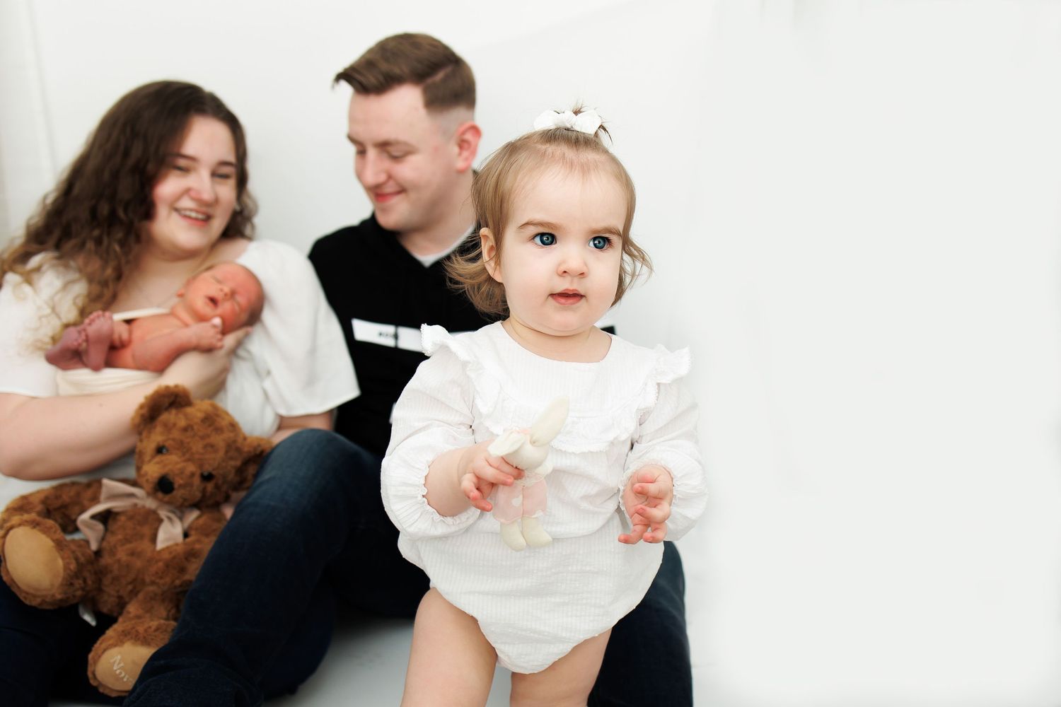 mummy daddy baby and big sister family session Tameside photographer photography