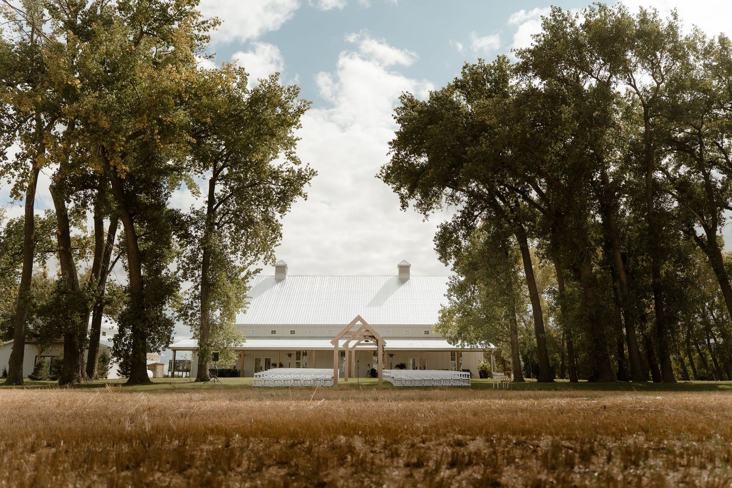 Local Manitoba Wedding Photographer photographs wedding venue