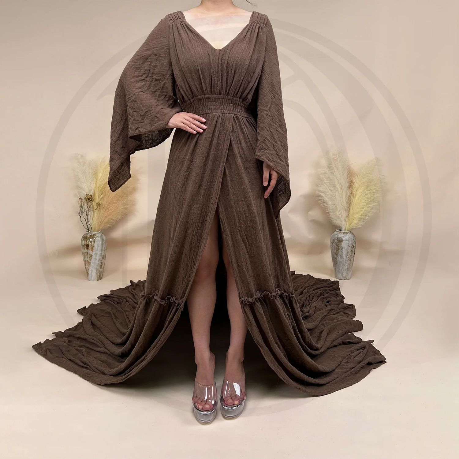 Brown dress can be worn as maternity or not