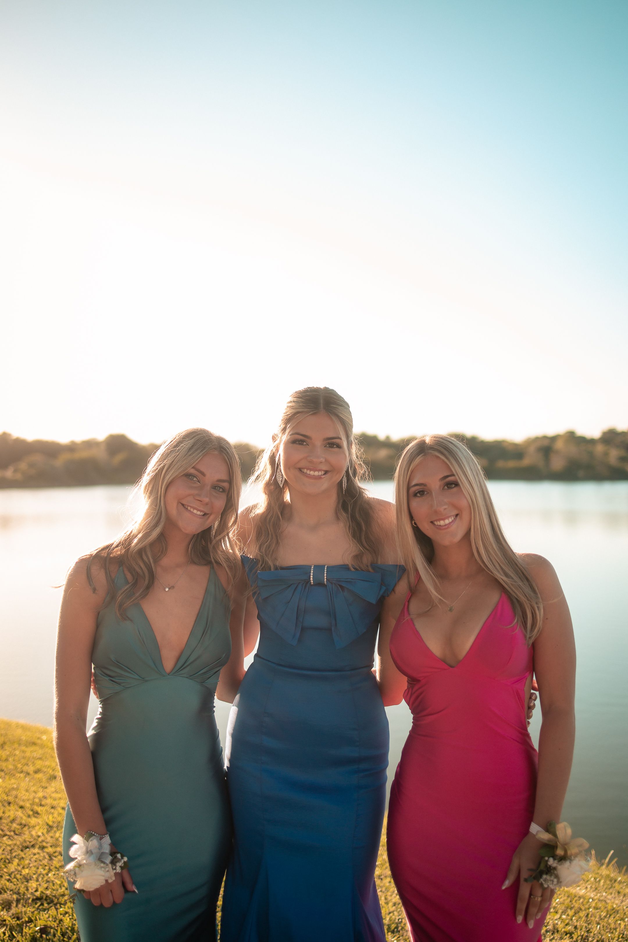 Golden-hour group of girls in gowns, Miami prom photography by Mannyportraits, cinematic portrait for South Florida seniors and events.