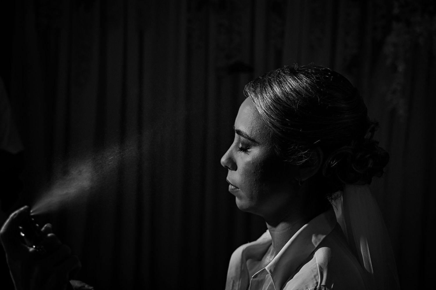 Phoro Studio by Cosmin Iftode. Fotograf profesionist nunta București si România. Album foto, preț avantajos foto nunta.