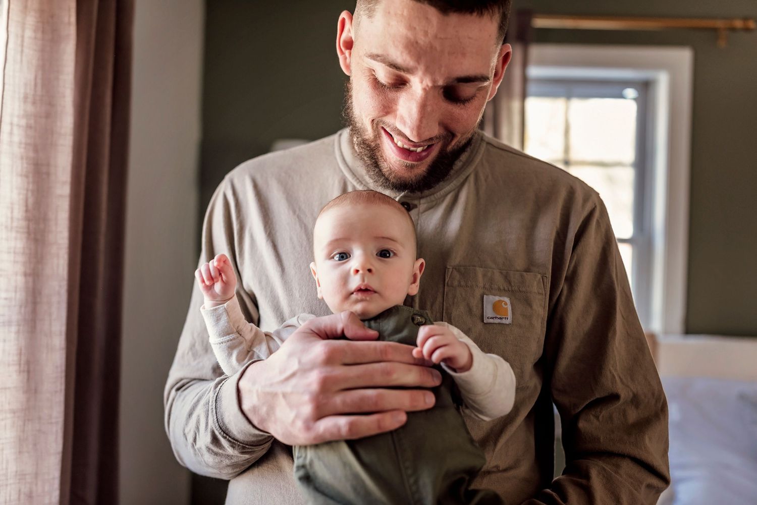 Central Massachusetts North shore in home newborn lifestyle photographer natural unscripted family session