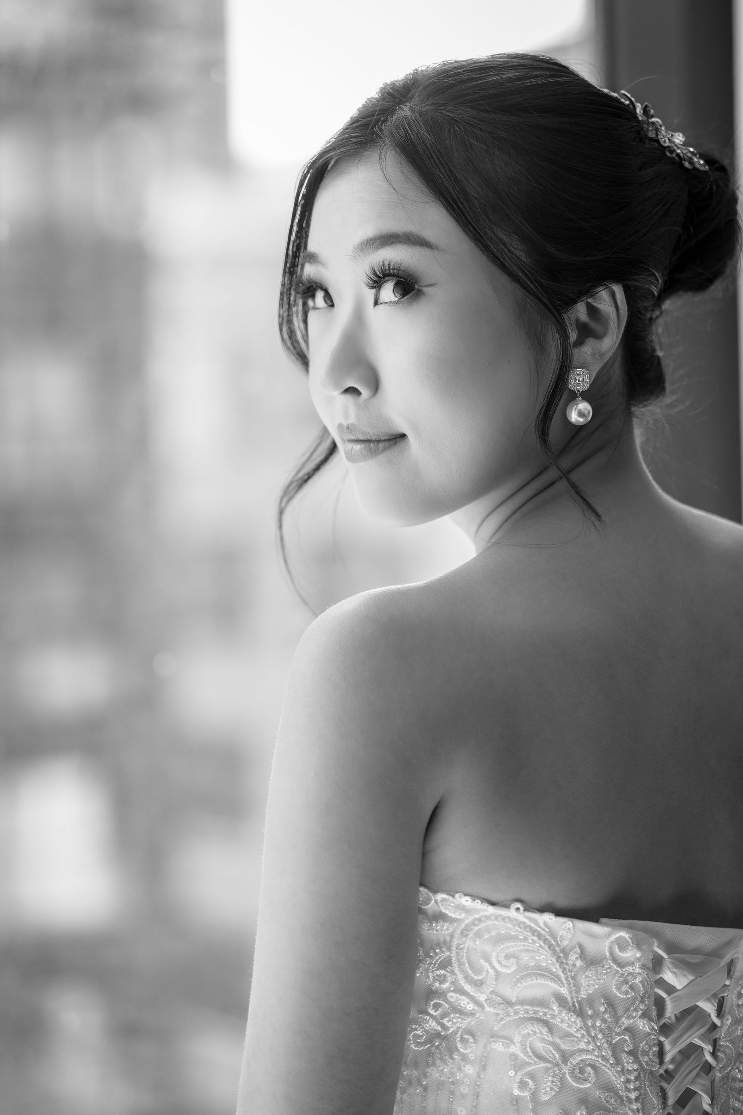 Photos de mariage T-Gonzalez capturant l'émotion et la beauté à L'anneau à Montréal. Duo de photographes de mariage.