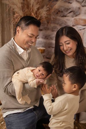 GTA Newborn Photographer - Mississauga studio newborn family portrait