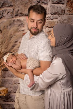 Newborn Photographer - Newborn baby with parents