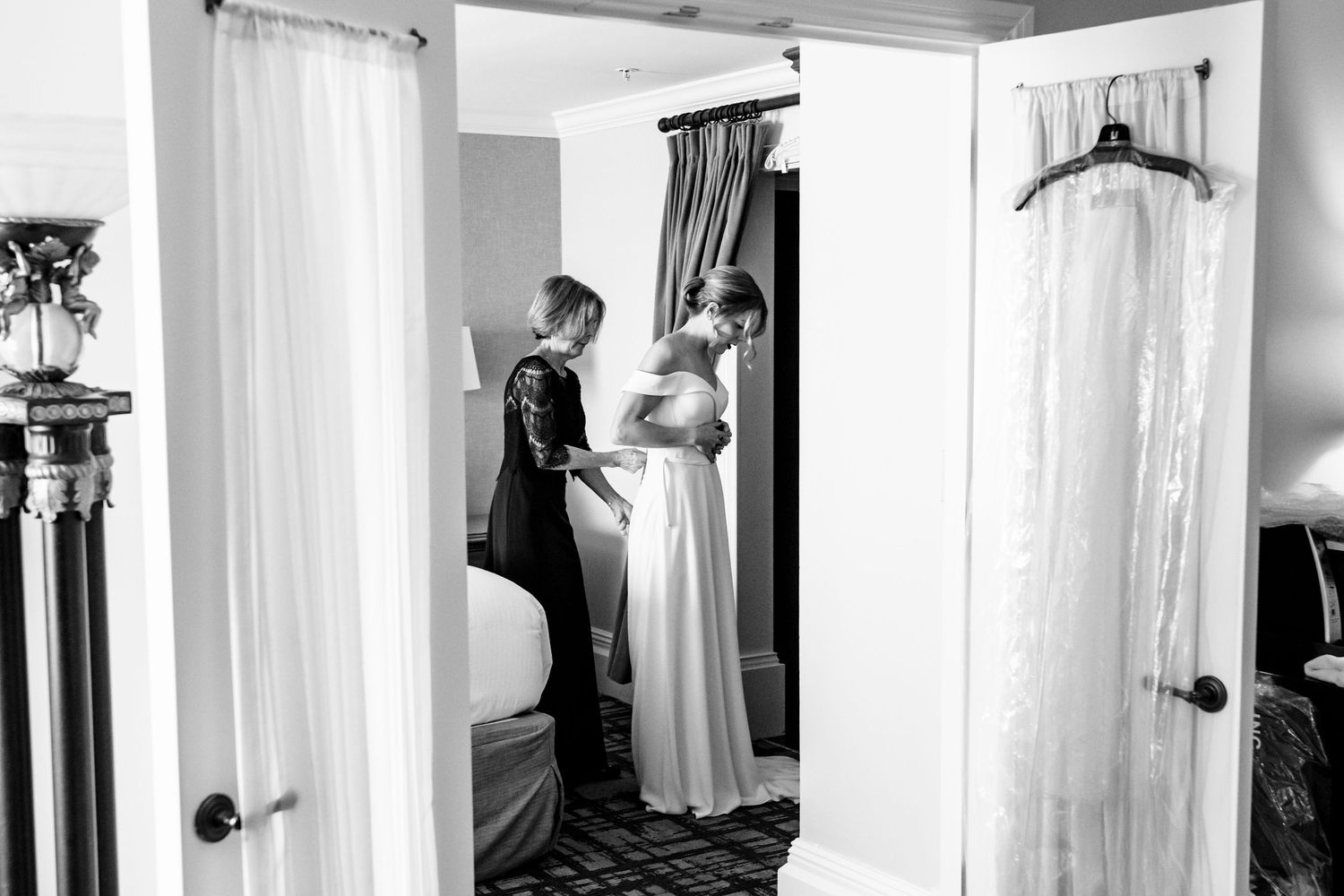 Hotel Viking Newport Rhode Island documentary wedding photographer