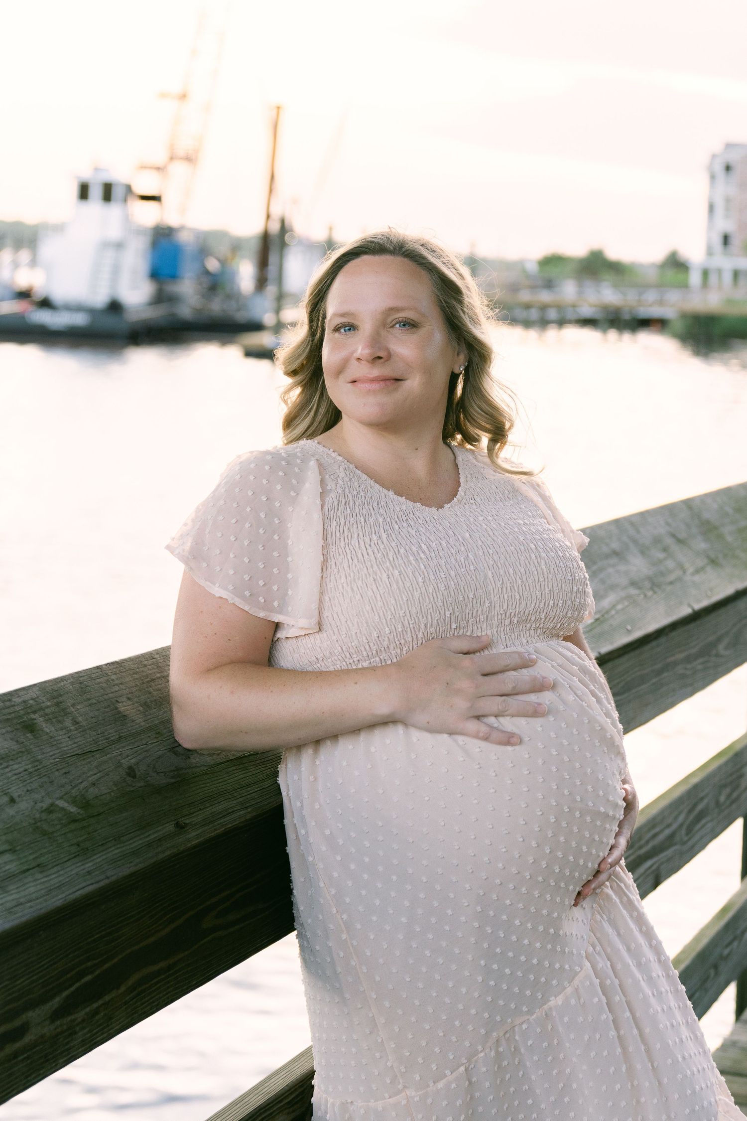 Outdoor pregnancy portraits in Darien

Dreamy maternity shoot by darien's waterfront with boats.