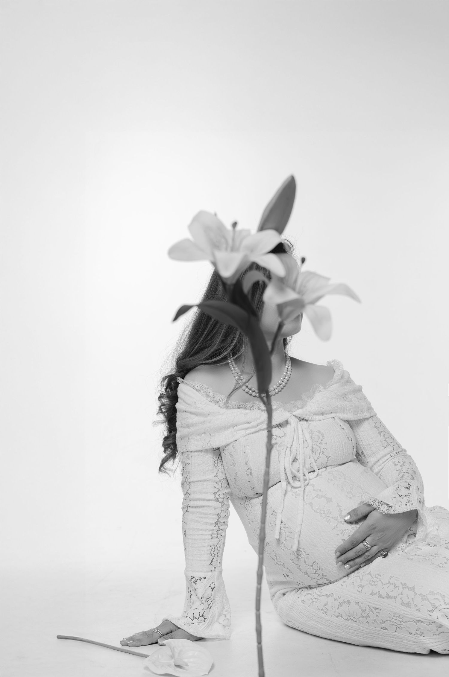 Family maternity shoot Greater Noida happy parents together