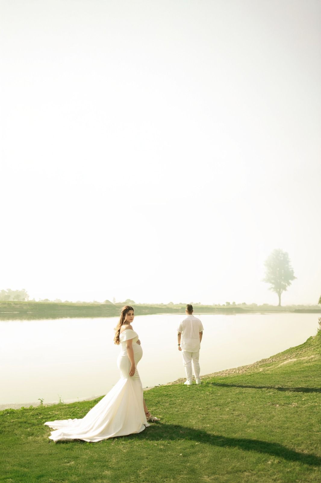 Maternity photographer Greater Noida couple outdoor session