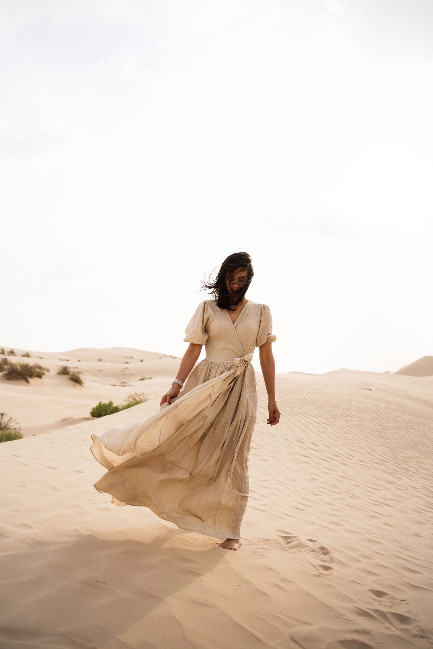 beach photoshoot in abu dhabi clinet closet options cream wrap dress