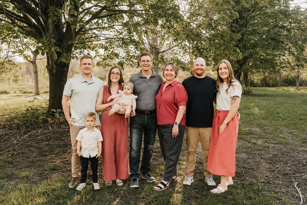 extended family session at Glenwood gardens in cincinnati, ohio