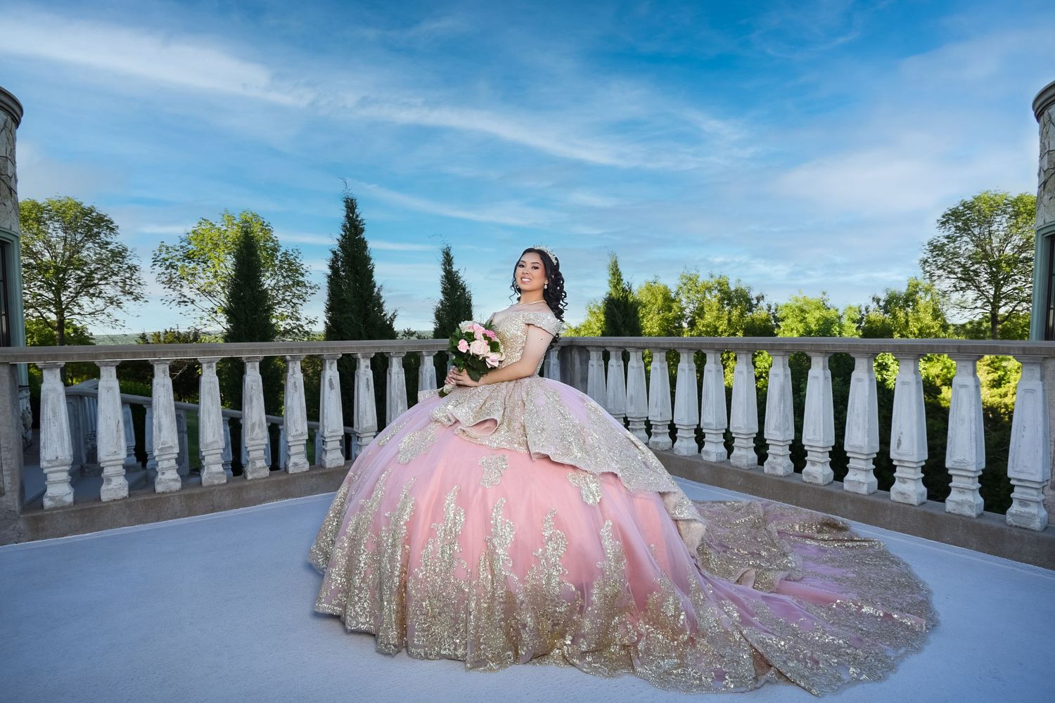 DFW quinceañera venue photographed by Fotolilly Photography during real quince event with full court and reception setup