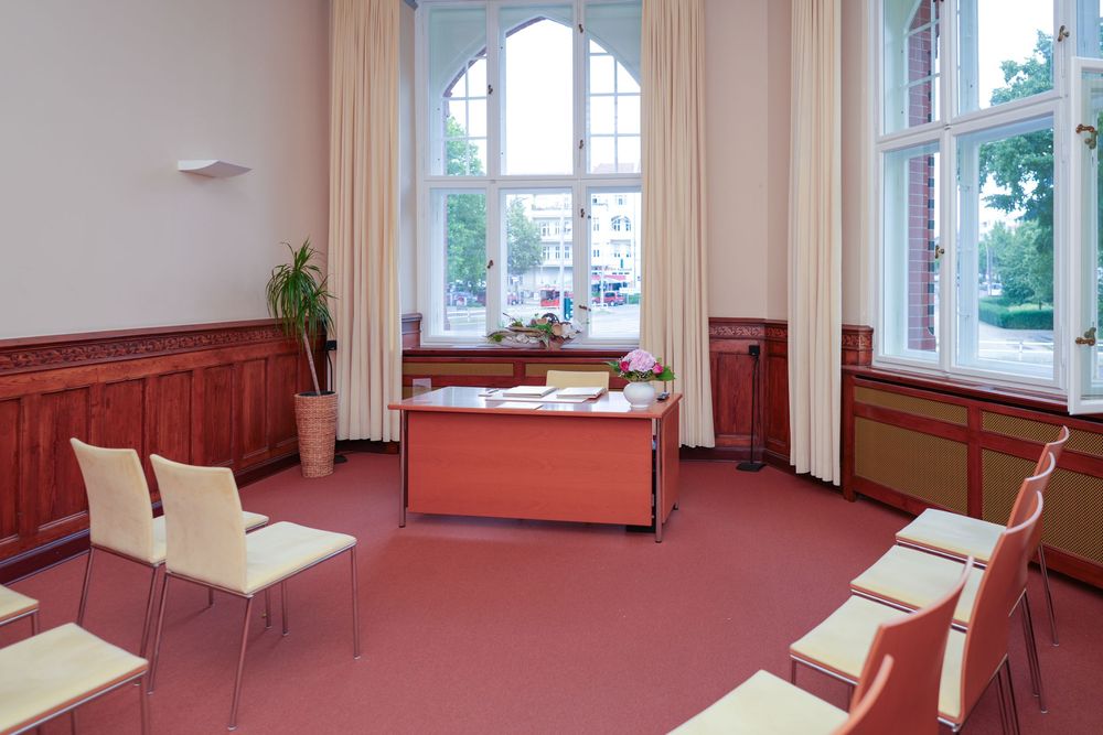 Hochzeitsfotograf Berlin Lichtenberg, Standesamtliches Trauungszimmer im Rathaus Lichtenberg Berlin