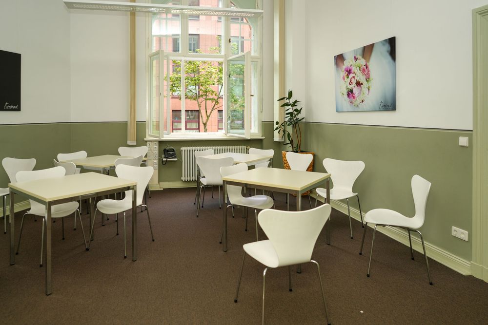 Hochzeitsfotograf Berlin Lichtenberg, Innenansicht des wartenzimmer im Rathaus Lichtenberg