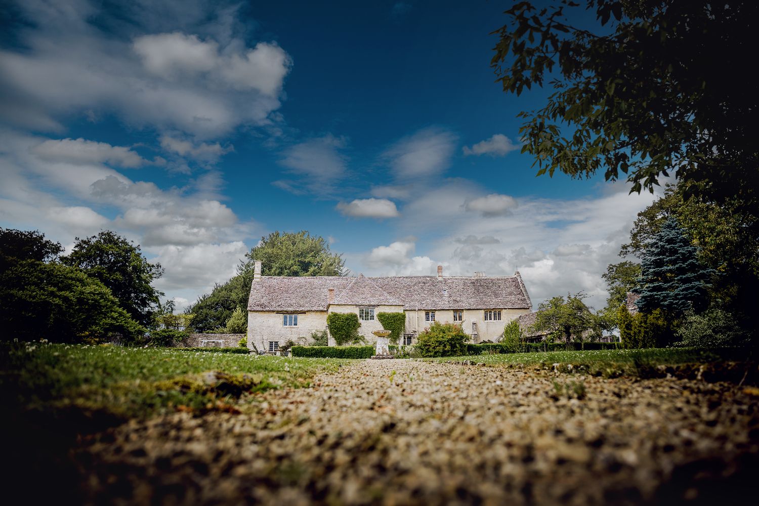 https://www.caswellhouse.co.uk/  beautiful wedding venue near Witney