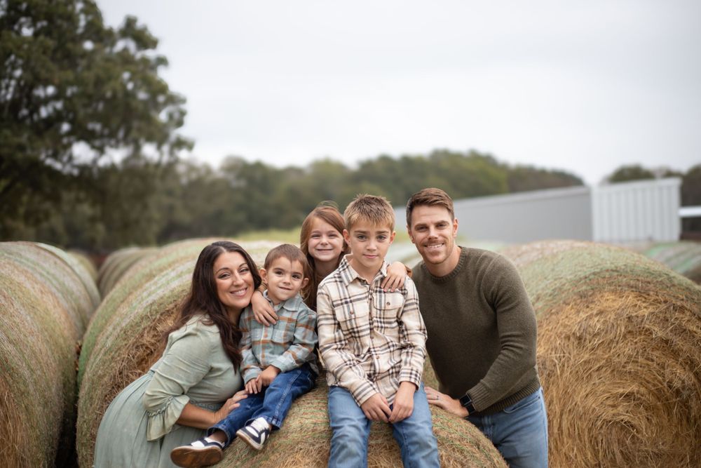 family on hay bales in stephenville tx, Stephenville Family Photographer, Stephenville Maternity Photos, Stephenville Texas Photographer