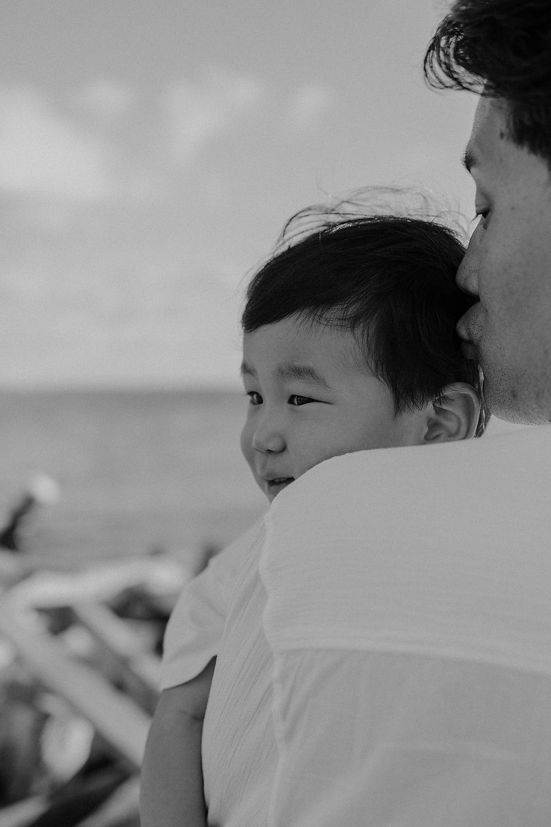 Tender black and white maternity portrait with child in Puerto Morelos.