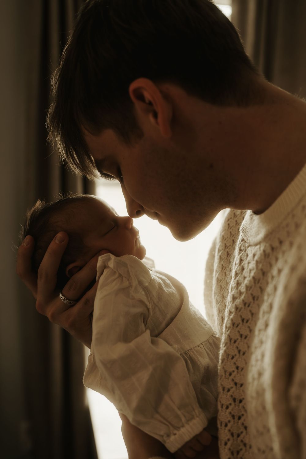 In home newborn session.