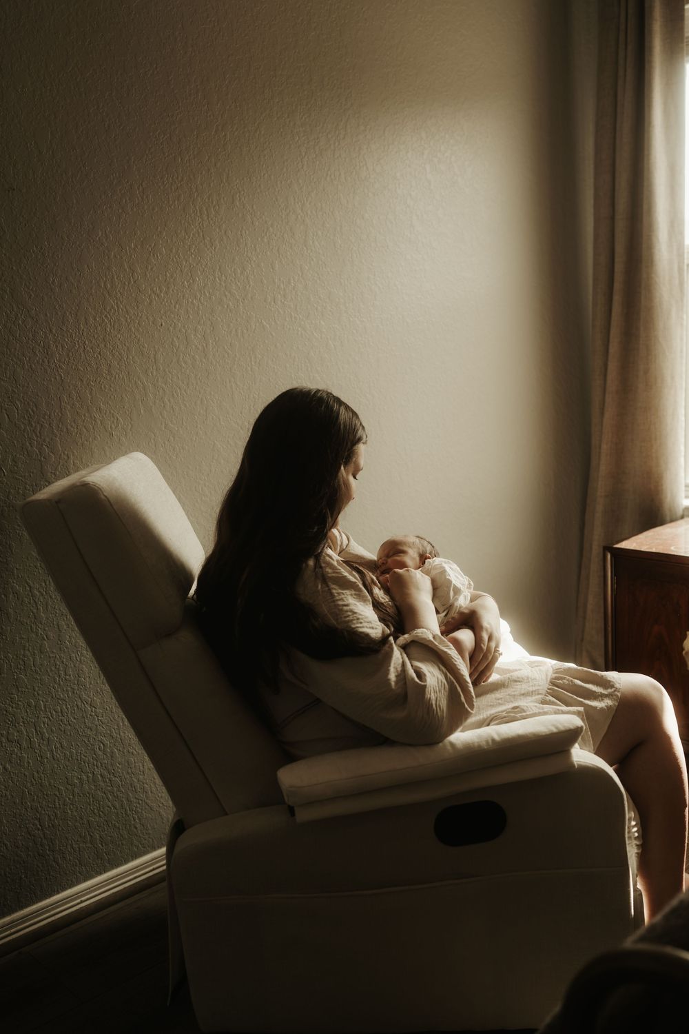 In home newborn session.