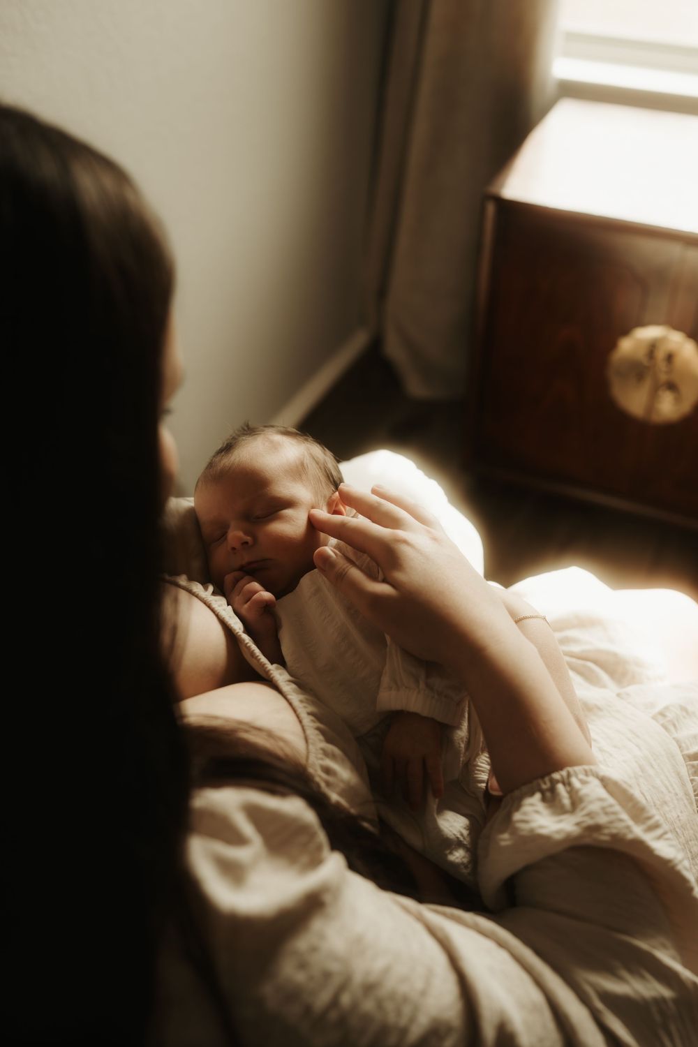 In home newborn session.