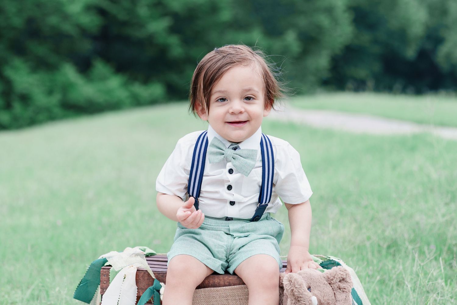 milestone six months one year old baby boy girl photos session outfit smash cupcake balloons indoor outdoor candid play lifestyle smash cake