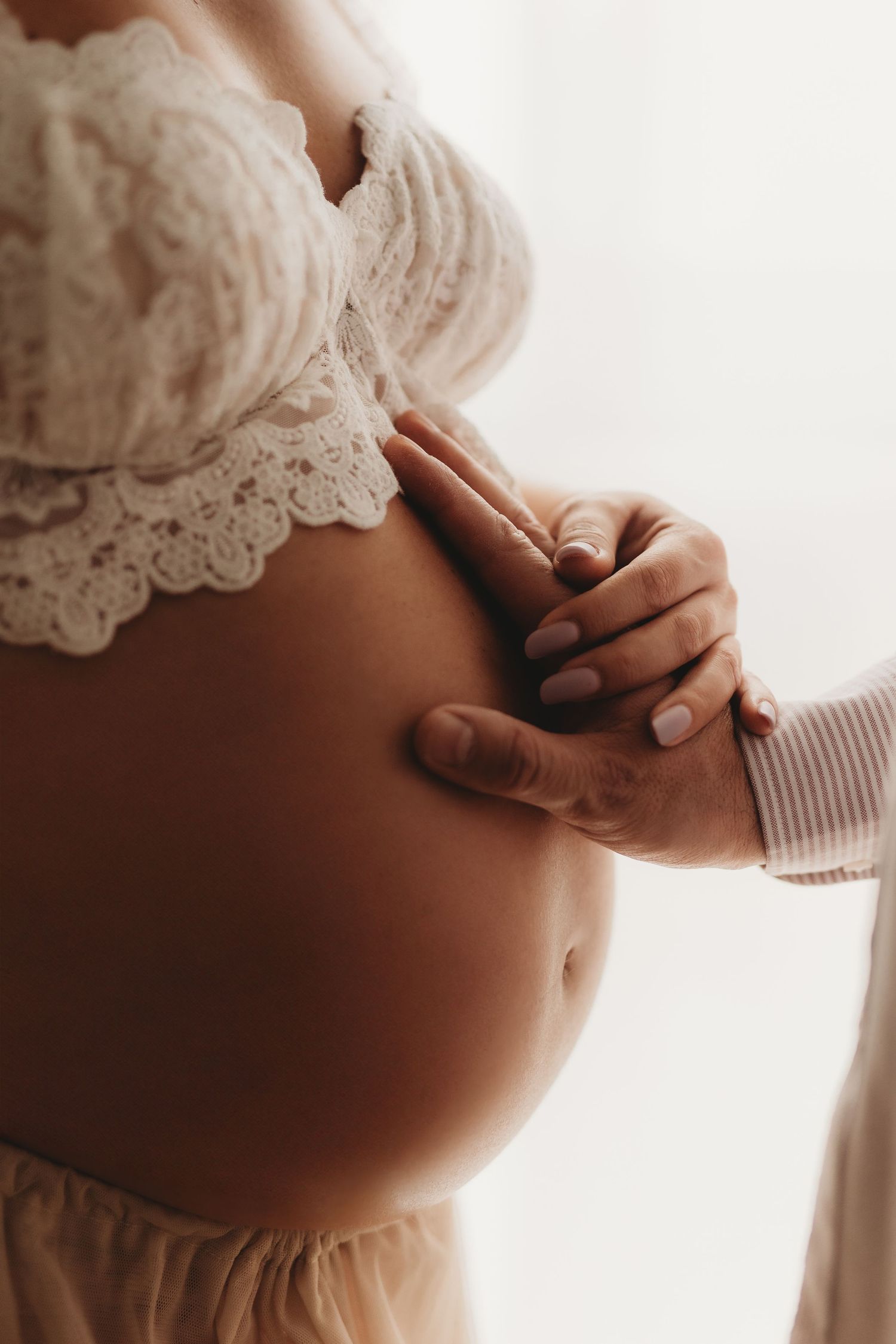 Elegant maternity photoshoot in natural light studio Vilvoorde near Brussels