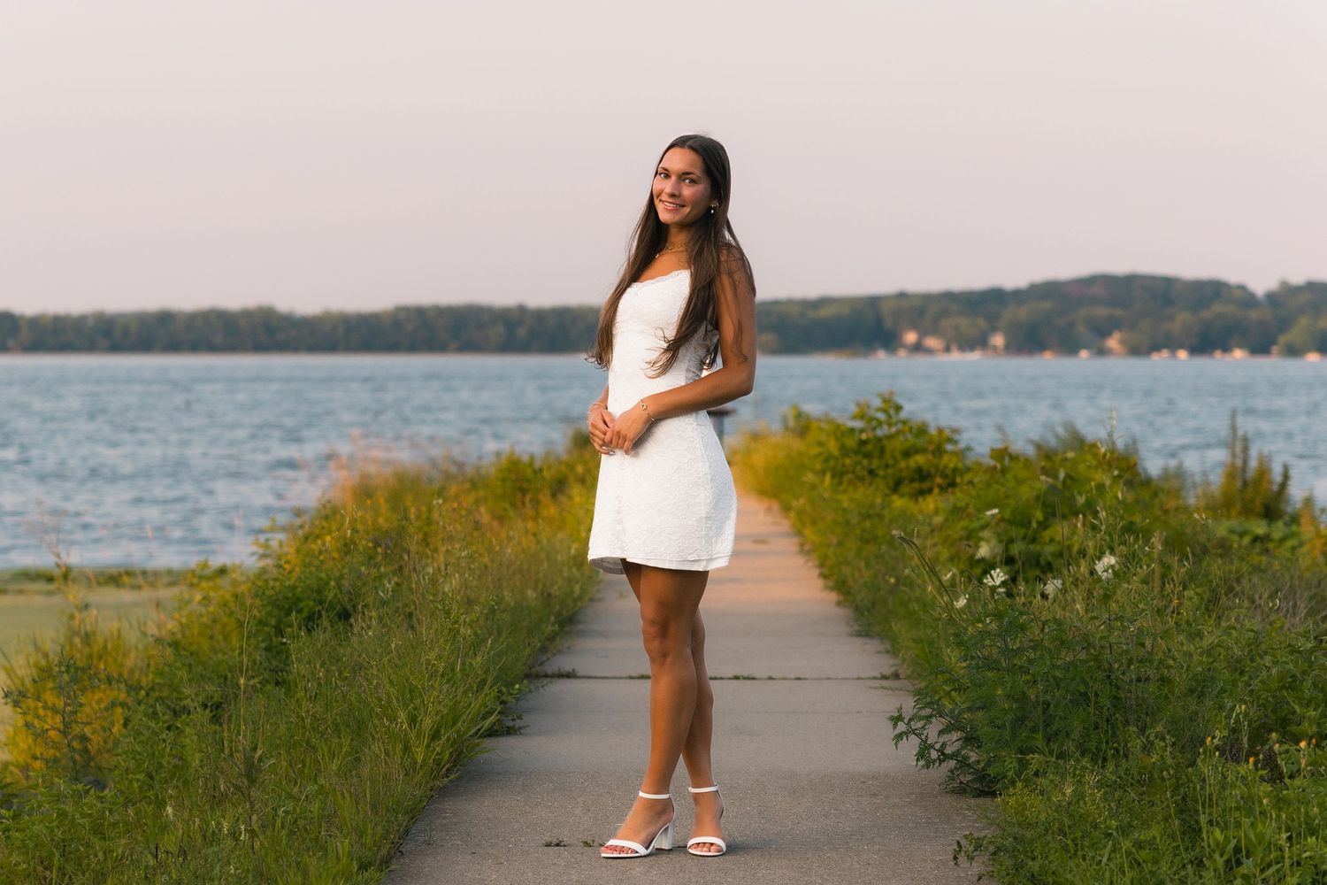 madison wi outfit inspiration for senior photos what to wear professional photographer advice tips tricks white dress shoes high heels fancy
