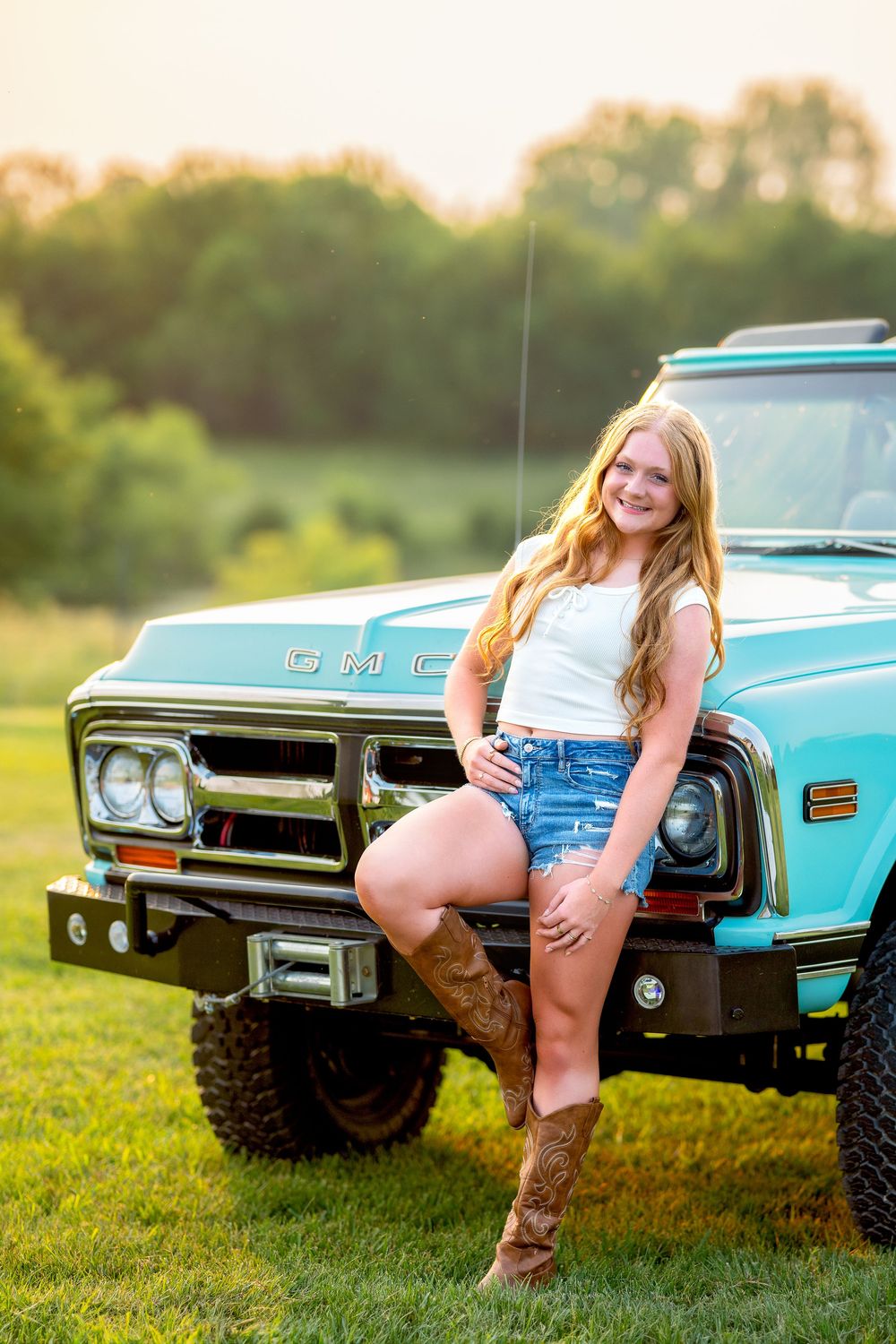 Kansas City senior portrait session natural setting by Jen Welker Photographer