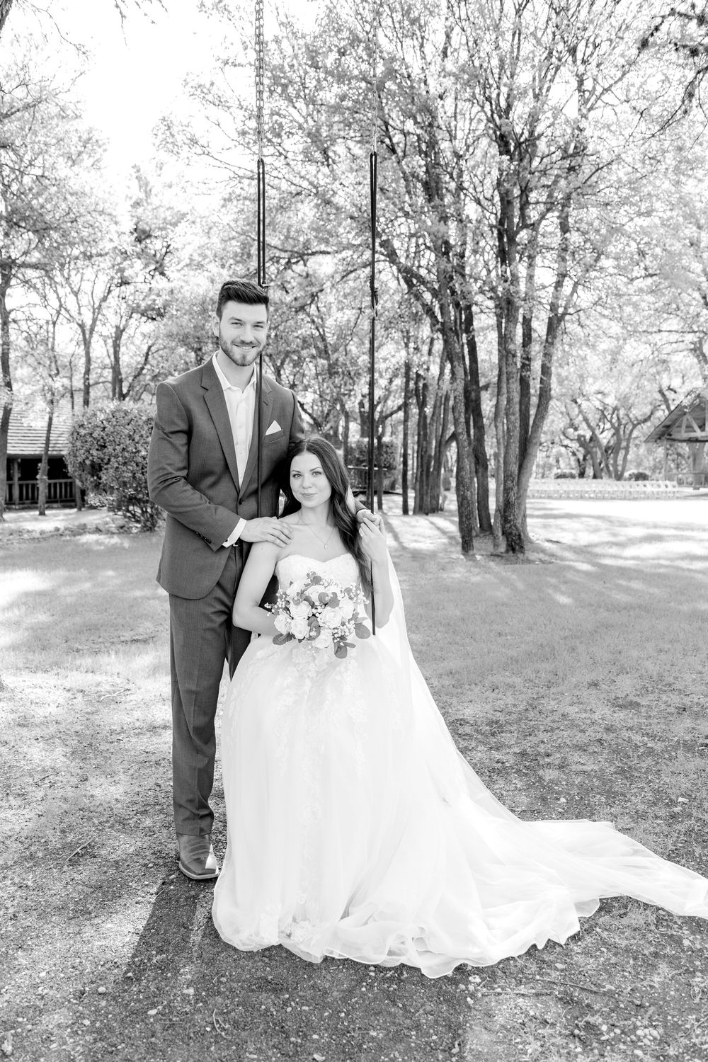 True to life Austin wedding photos with natural colors and timeless editing